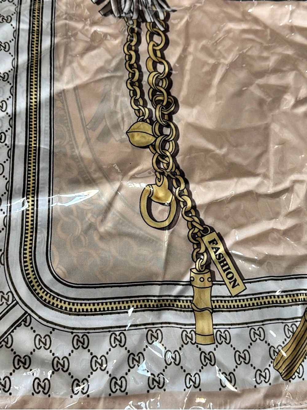 Chain Motif Scarf in Beige & Black